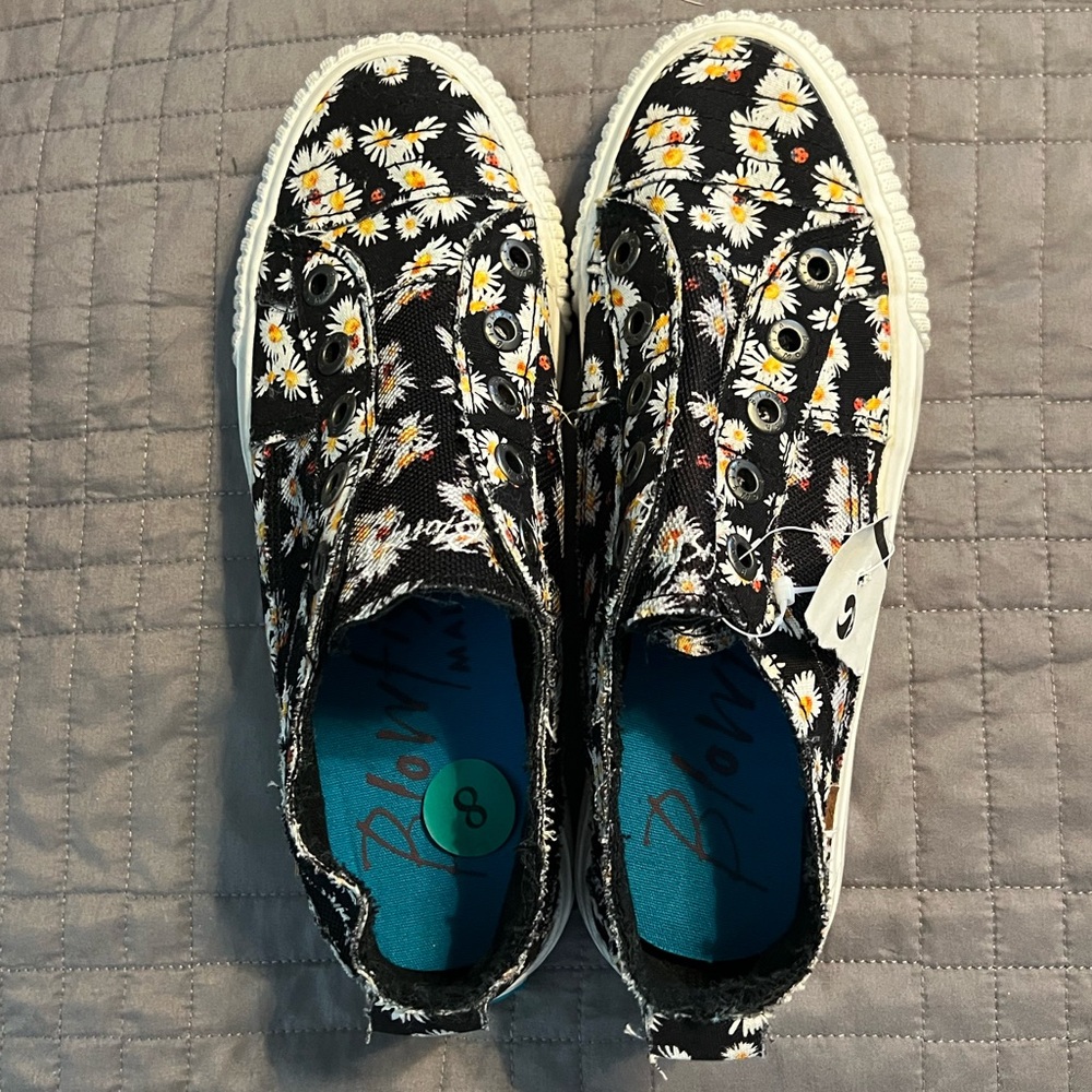 Blowfish Malibu Black Daisy Print Sneakers